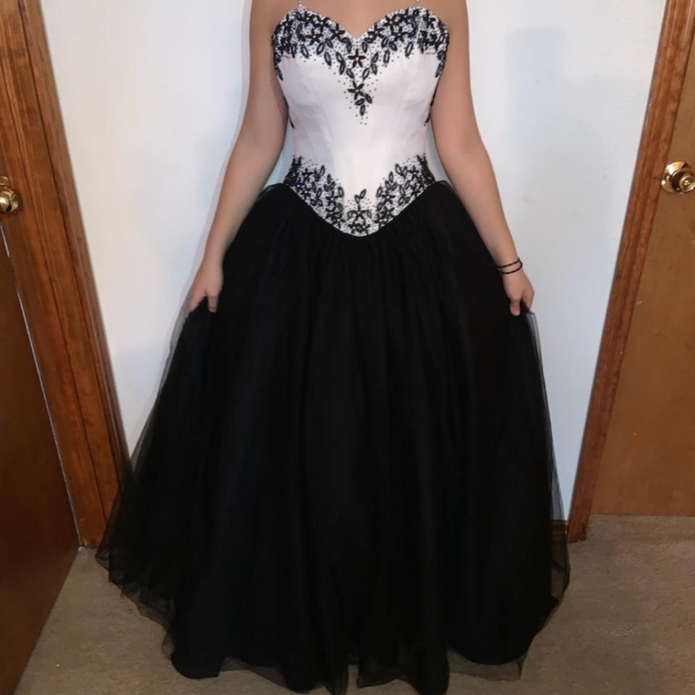Never worn Elegant prom dress with rhinestone straps
